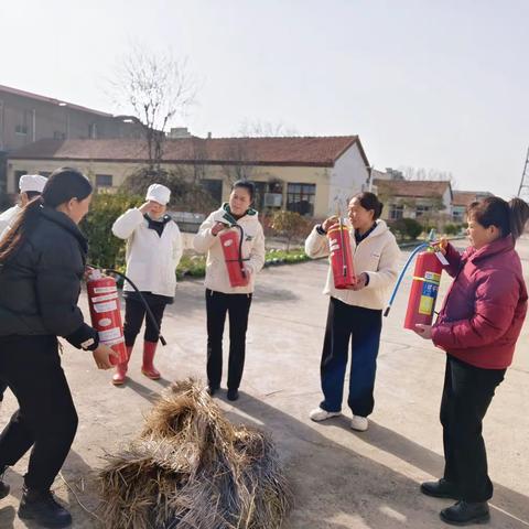 消防在心，安全“童”行———平明镇第二中心幼儿园消防安全大演习……