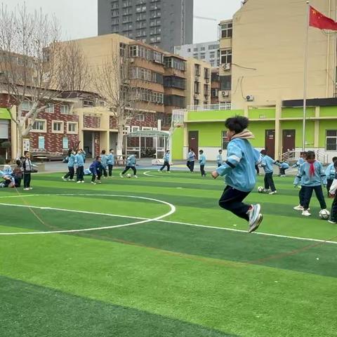 绳舞飞扬 健康你我——外国语小学六年级级部活动