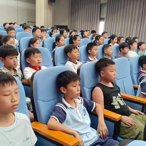 铭记历史，缅怀先烈，珍爱和平——观看阅兵仪式活动掠影
