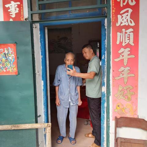 党建引领暖人心 上门认证解民忧——长征社区党总支组织各岗党员上门为退休老人提供便捷服务