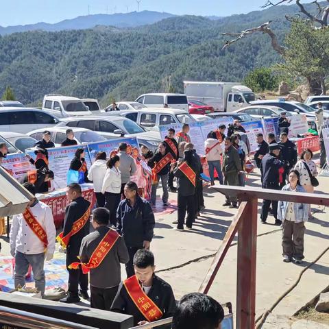 中阳县铁路护路中心借力柏洼山庙会开展铁路安全宣传