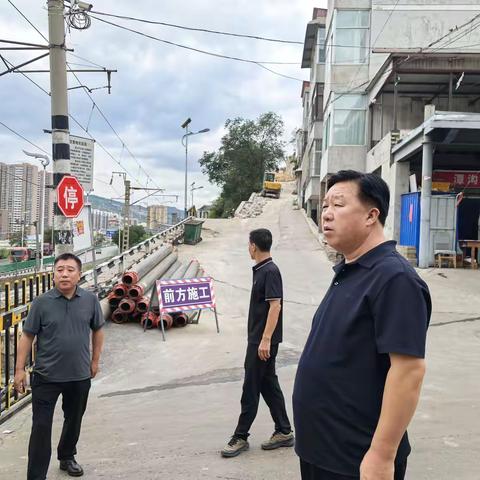 市铁路护路中心督导组实地勘察潭沟铁路道口