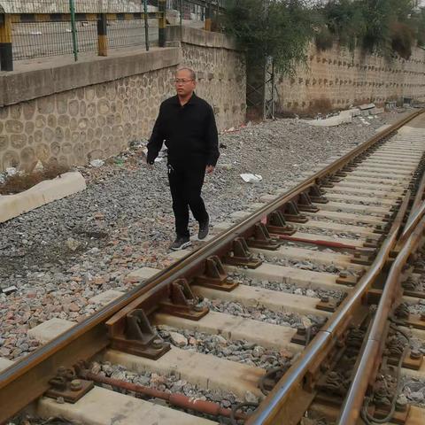 中秋国庆“双节”期间 中阳县铁路护路中心雨后巡查保畅通