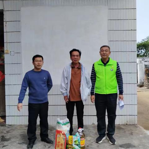 光坡镇武山村开展元旦春节期间走访慰问监测户