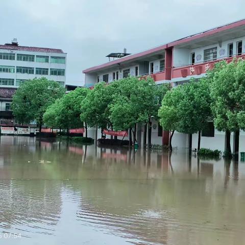 秋溪镇中心小学：抗洪自救有担当