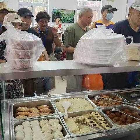 党群阵地@你--温馨“食”刻，进口社区老年餐桌开启幸福篇章