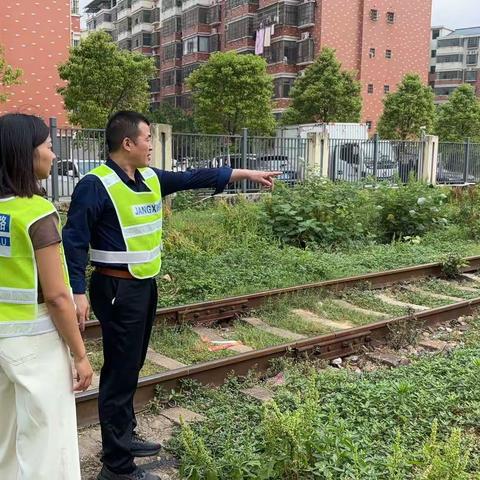 开展铁路护路巡查，守护沿线居民安全