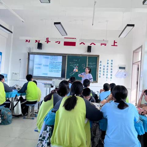 凝“新”聚力，共促成长——马栏镇九年制寄宿学校举行新任老师评赛课活动