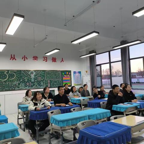 马栏镇九年制寄宿学校开展教师“信息素养创新课堂”交流研讨活动