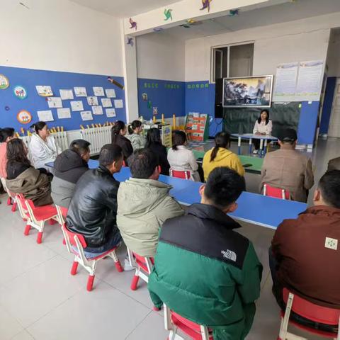 双向奔赴，助力成长 ——乌牧场中心幼儿园家长会