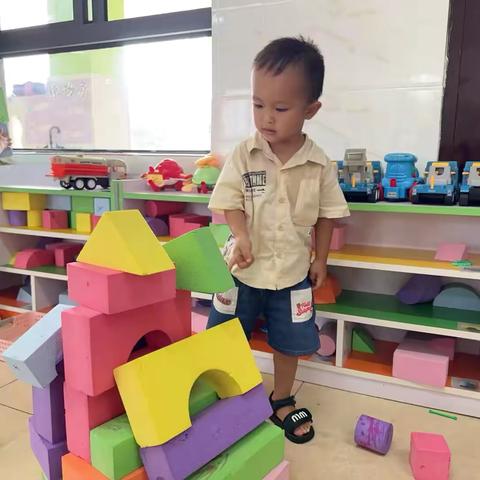 澄迈县永发中心第二幼儿园《我的房子》自主游戏课题研究课侧记