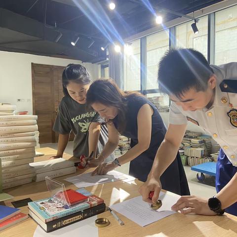 书香盈红门，筑梦火焰蓝！——横山大队联合横山区图书馆开展共建活动