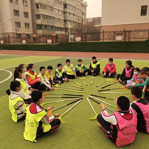 朝阳学校旱地冰球班级联赛