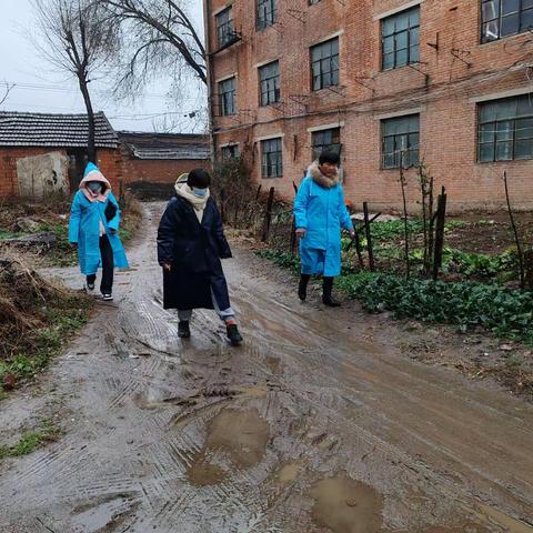 院岭街道龙山社区开展“入户关爱老人 雨雪纷飞送温情”