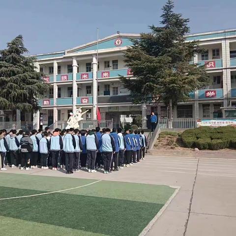 “学习二十大  志愿新时代”学雷锋主题活动   --槐树乡中在行动