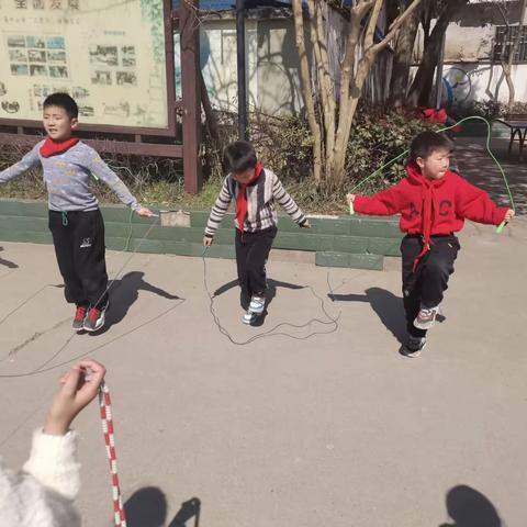 阳光下的少年“跳”动童年“绳”彩飞扬——   海口小学跳绳比赛活动