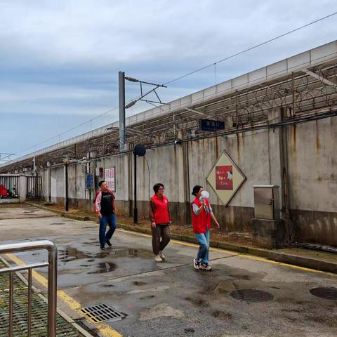 【西湖区南站街道护路办】开展铁路护路巡查工作