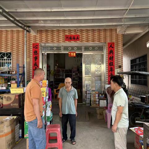 罗经村委会“两委”干部对各个村庄开展社会面防控巡查工作。