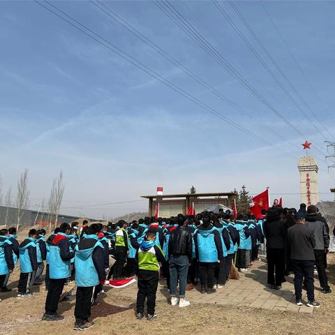 忆英烈 承先志 思奋进——元宝山区五家小学开展党建带队建清明节祭扫烈士墓活动