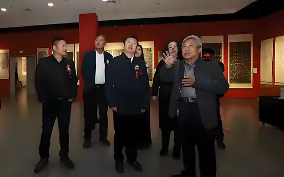 简篇-笔墨铸魂祭先烈赤心传承爱国情 — 书画家宋永柱参展抗战胜利 80 周年书画展