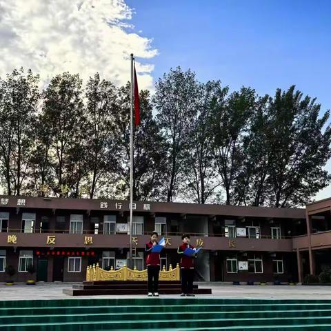 尚二小学喜迎国庆 红歌传唱活动