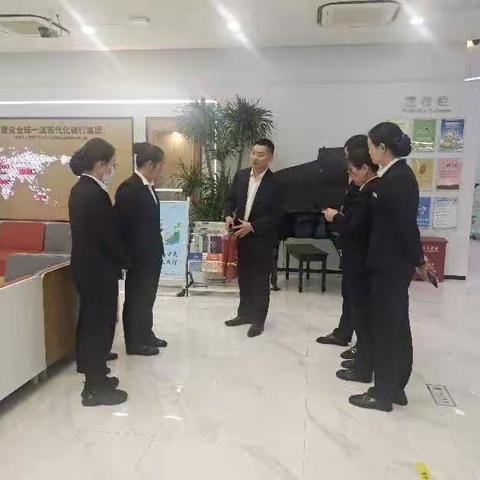 新区支行开展消防逃生演练