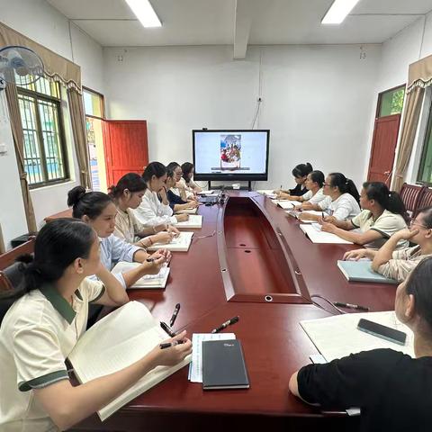 “走进游戏，聚焦观察”琼海市万泉镇新市幼儿园园本教研活动