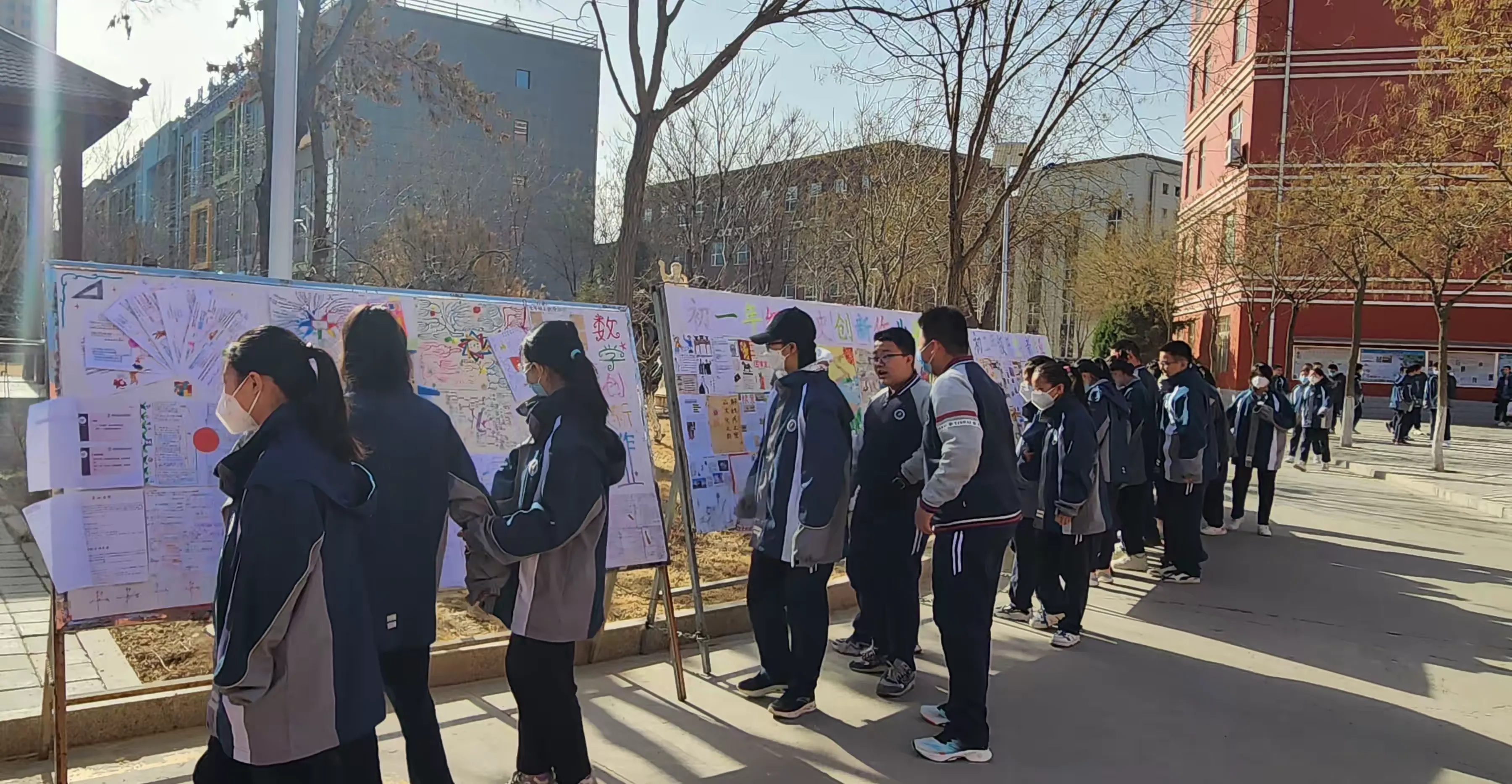 简篇-别开生面 独具匠心--银外创新作业展评掠影