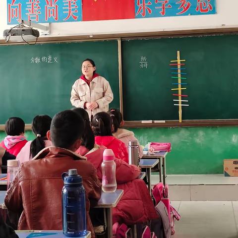 张营中心小学开展听评课活动