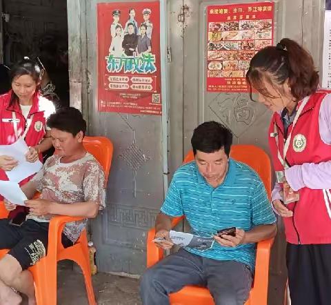 天安乡网格员走进农家“唠安全”，织下秋季交通安全“防护网”