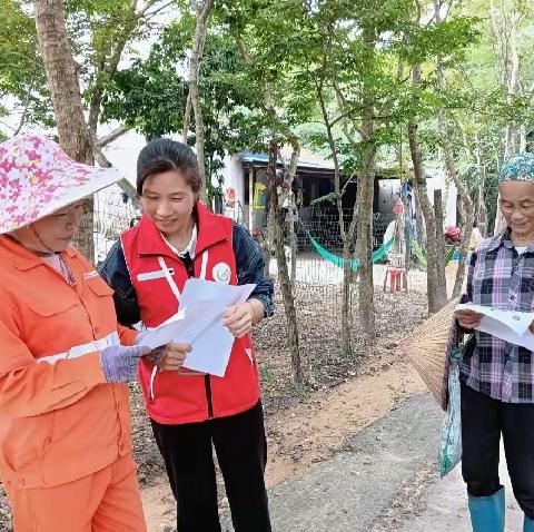 天安乡网格员开展电信诈骗宣传活动