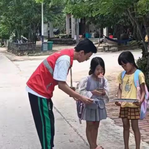 “‘警’防溺水，安全一‘夏’”——天安乡网格员积极开展防溺水宣传活动