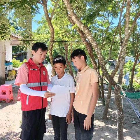 护航成长——天安乡网格员开展青少年普法宣传活动