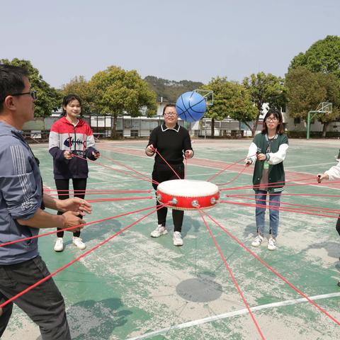 巾帼心向党，奋进新时代-- 容县灵山中学热烈庆祝“三八国际劳动妇女节”