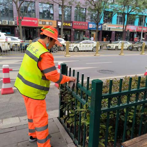 【航天基地城市管理和综合执法局】让道路环境更靓 积极落实除尘抑尘工作