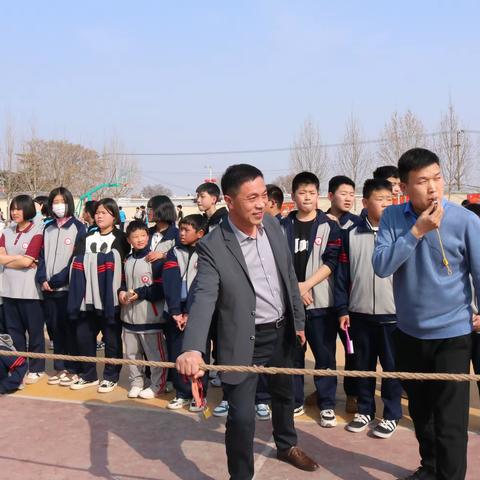 凝心聚力 “拔”出精彩——第四中学举行拔河比赛