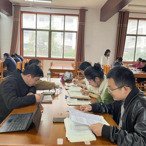 精准分析，博采众长——记高三历史组集体学习上饶市一模分析和二轮复习经验分享