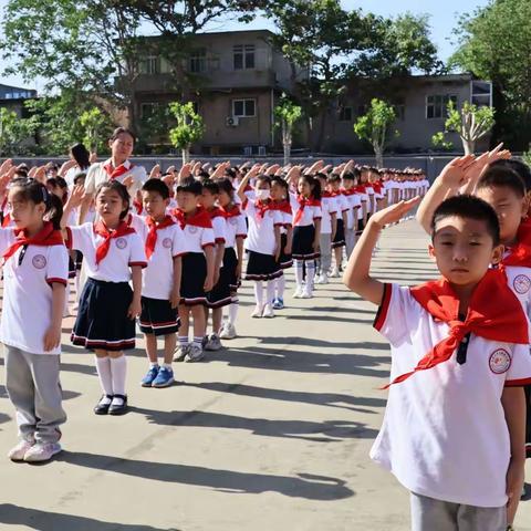 学习二十大精神   争做新时代好少年——北新街小学绿园校区新队员入队仪式