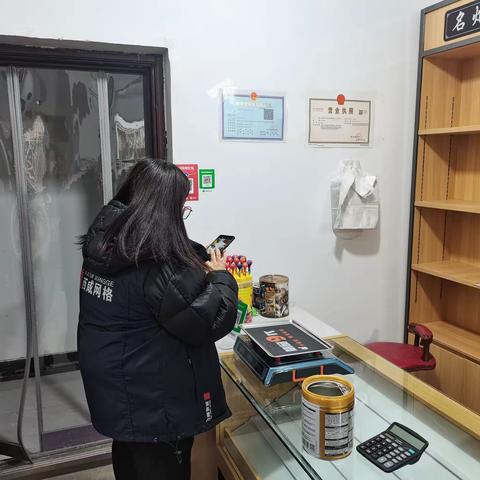 【高桥街道网格中心—薛佳欢】采集商铺信息 助力商圈发展