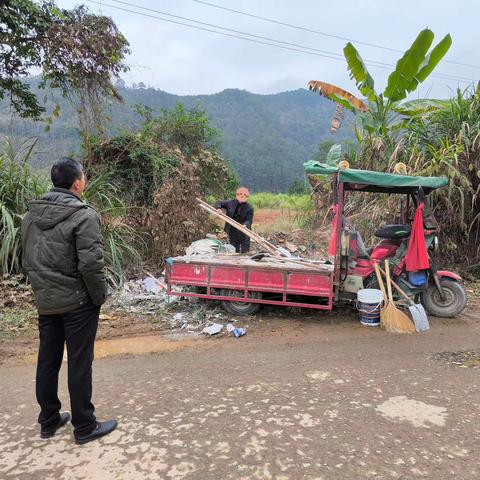 古镛镇河长办制止河道边倾倒建筑垃圾行为