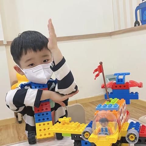 张文灝小朋友的乐高课程学期总结