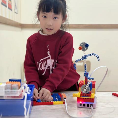 孙茉宸小朋友的刷卡编程课程总结