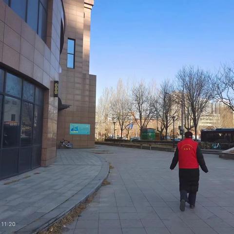 网格员协助开展巡查 让流浪人员安全过冬
