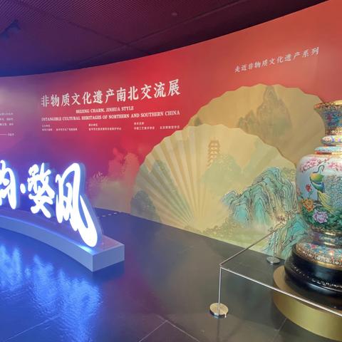 北京市珐琅厂组织女职工参观国家大剧院