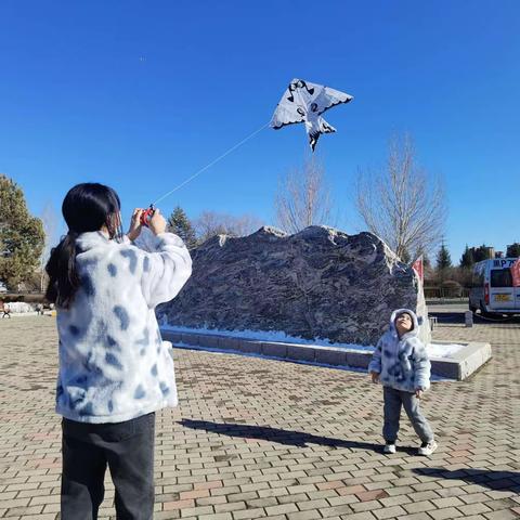 【幼教中心.中二班】清明节——“春风绘色 筝舞飞扬”亲子活动