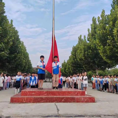 孙老家镇柳河集小学开展“红心向党 勿忘国耻 振兴中华”主题教育升旗活动