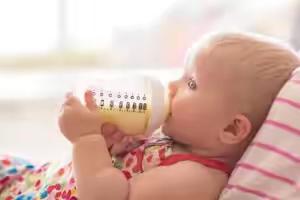 婴儿胃口不好不喝奶怎么办？简单几招教你应对厌奶期！