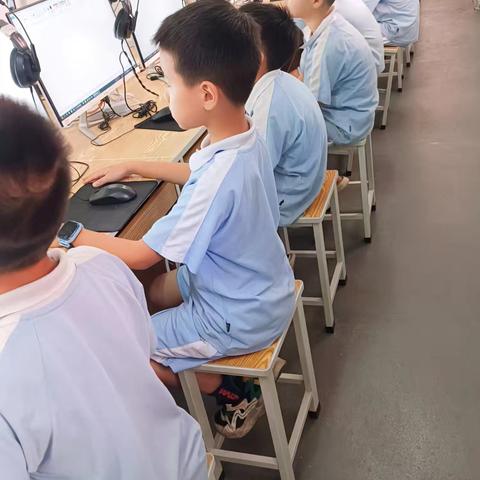 培英小学信息组第二课堂掠影（12)