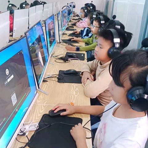 培英小学信息组第二课堂掠影（13)