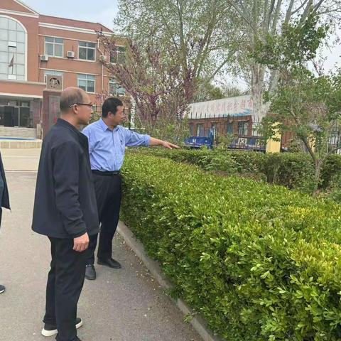 补植补栽正当时   绿化美化再提升